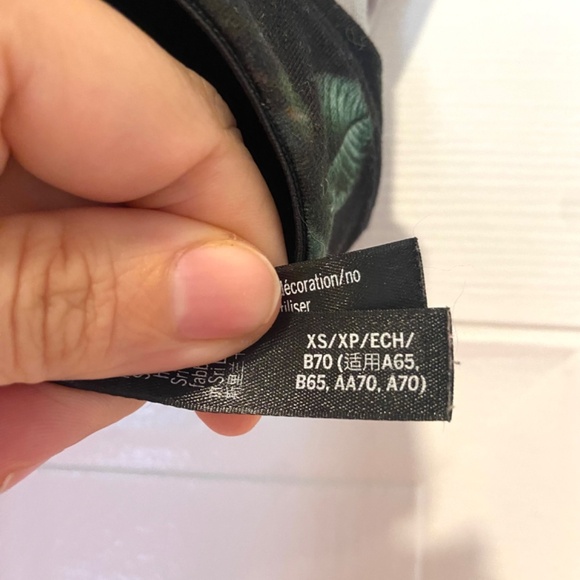 Victoria’s Secret Sports Bra – Floral Print, Size XS - Picture 2 of 2